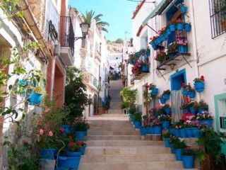 Street in the Santa Cruz neighborhood of Alicante